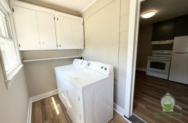 Foto del edificio - 121A White Oak Dr