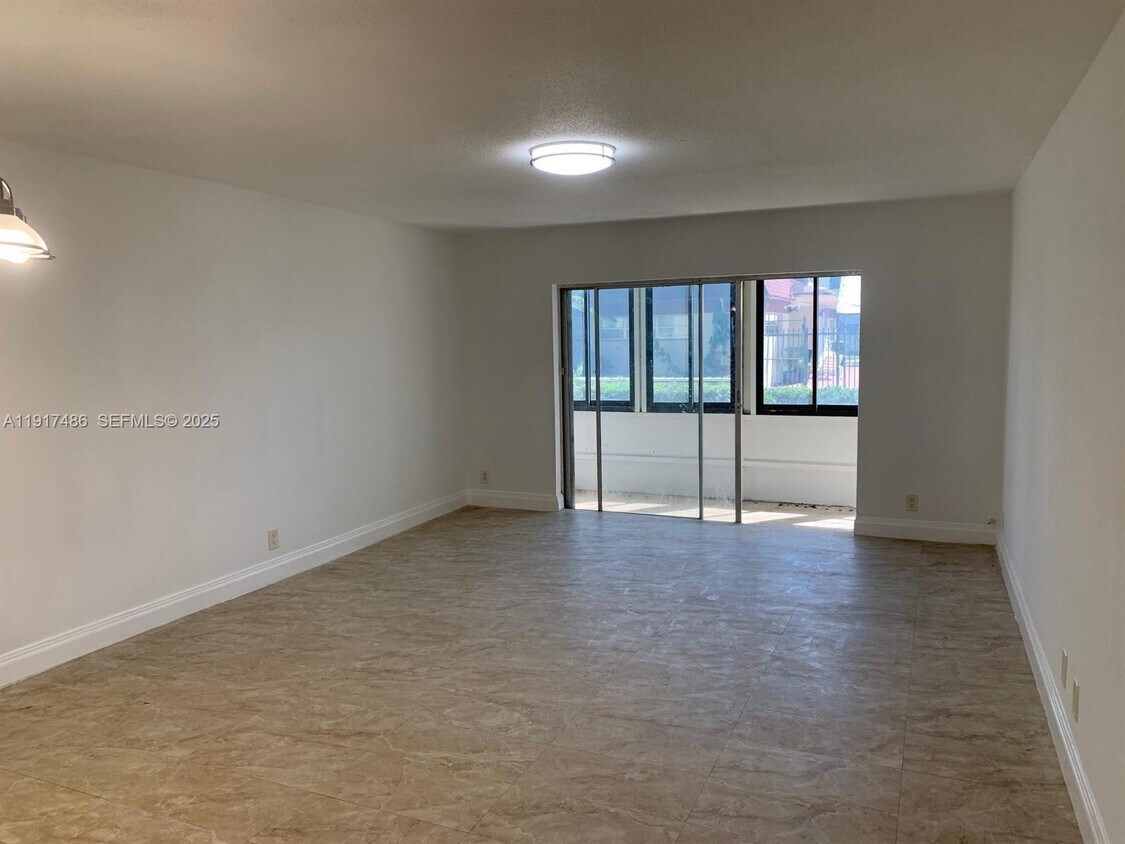 Foto principal - 4045 NW 16th St