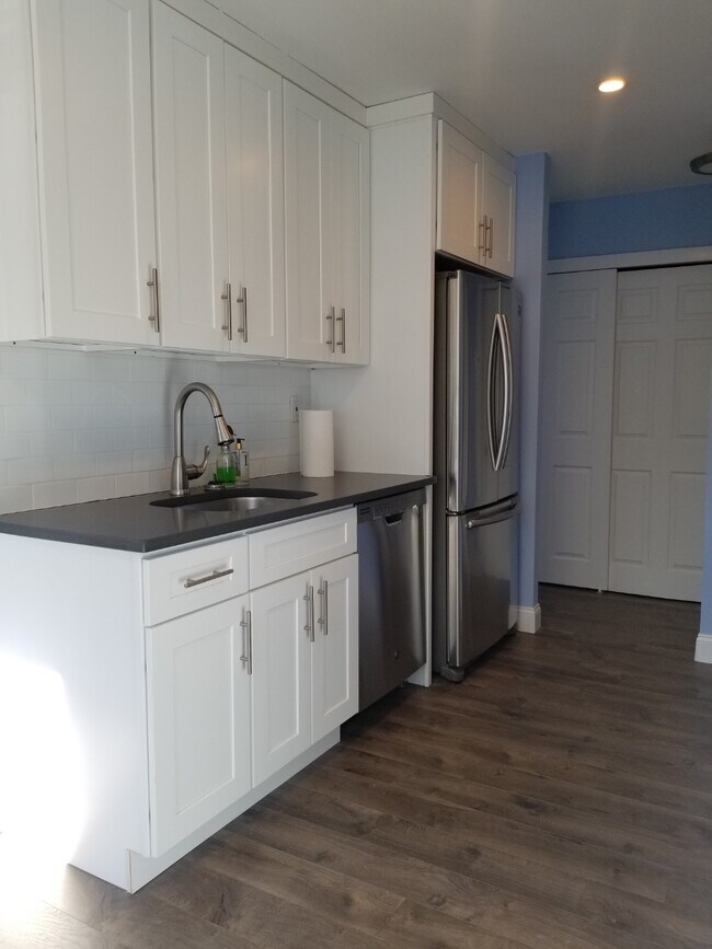 Building Photo - 1286 Rockland Ave