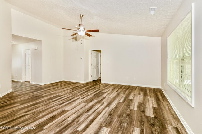 Foto del edificio - 7116 Blue Stream Ct