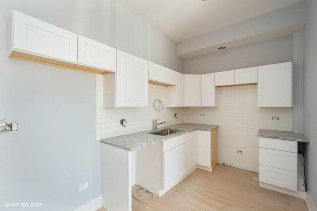 Building Photo - 2724 W Maypole Ave