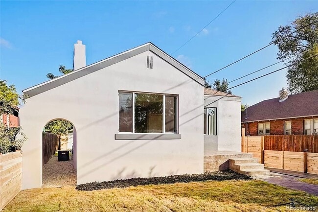 Photo - Beautiful 2 Bed 2 Bath With Bonus Living Space in Denver's Clayton Neighborhood House