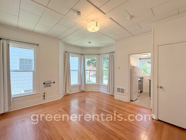 Building Photo - The Linn Apartments