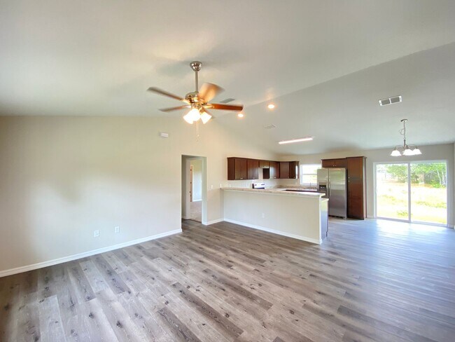 Building Photo - Silver Springs Shores - Welcome Home
