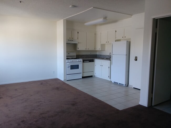 Building Photo - 3848 Overland Ave