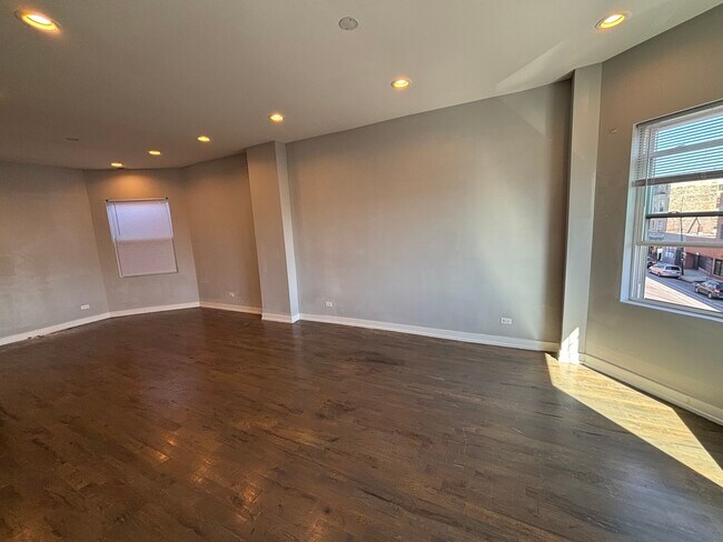 Foto del edificio - 2750 W Cermak Rd