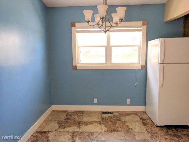 Building Photo - 3 br, 2.5 bath House - 5716 S 136th St