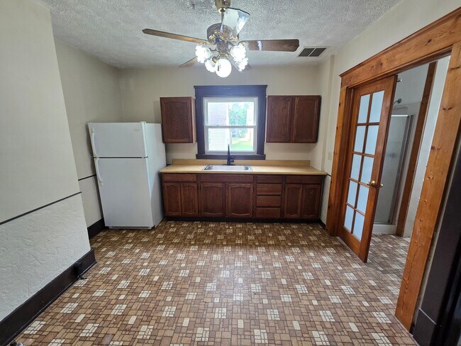 Foto del edificio - 1335 Highland Ct