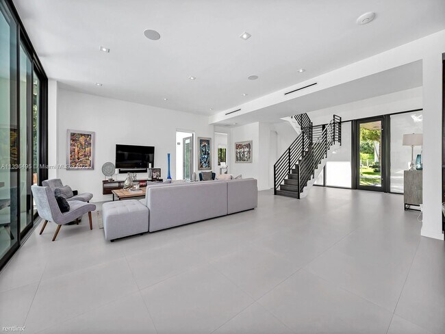 Building Photo - 5 br, 5.5 bath House - 5921 SW 87th St