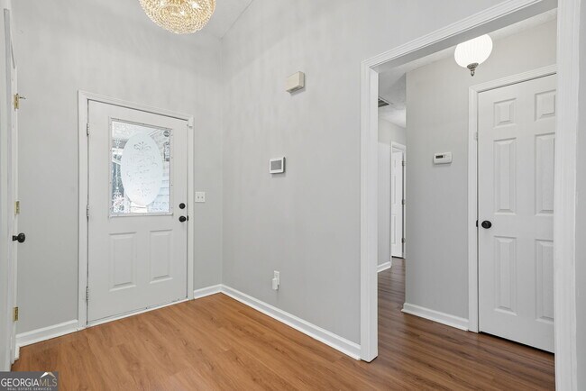 Foto del edificio - 907 Ashley Crossing Ln NW