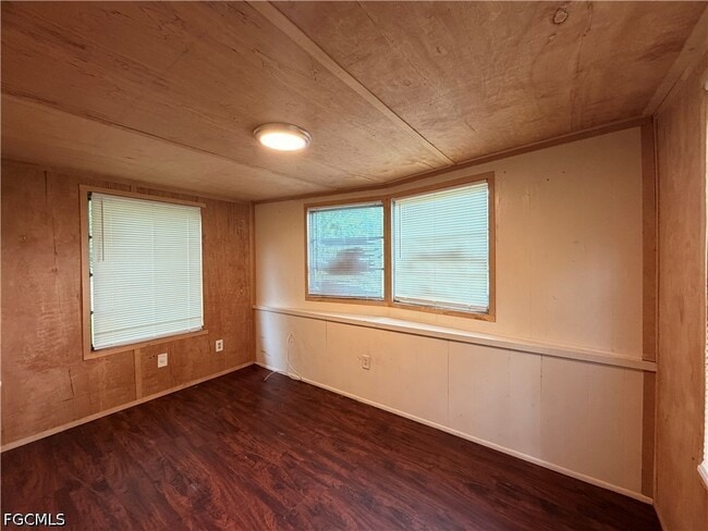 Foto del edificio - 7847 Suncoast Dr