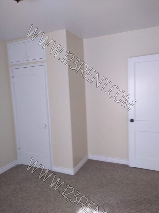 Building Photo - 2BD/1BTH RECENTLY REHABBED DUPLEX IN BORON