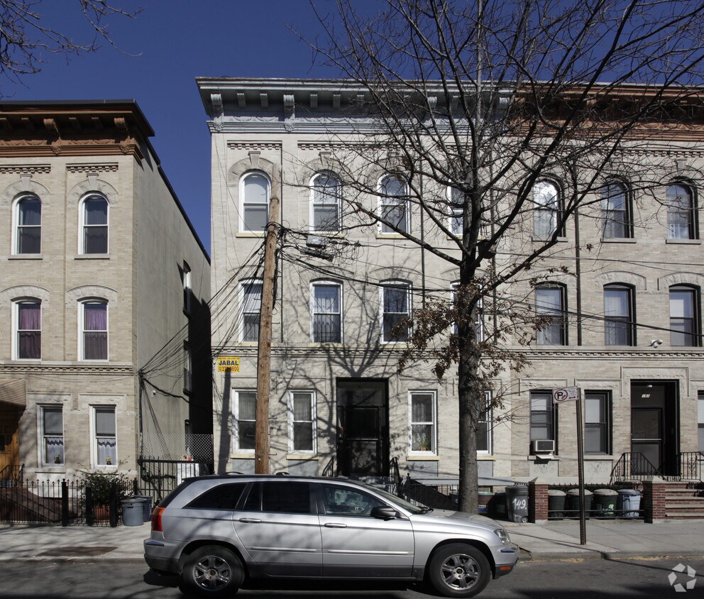 Building Photo - 149 Engert Ave