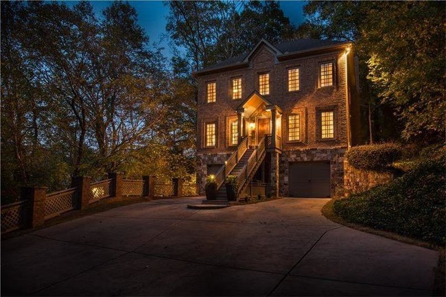Building Photo - 4165 Rickenbacker Dr NE