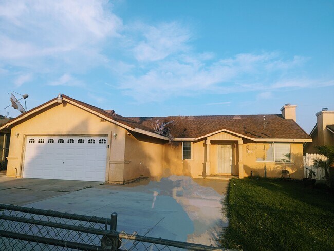 Building Photo - 14586 Manzanillo St