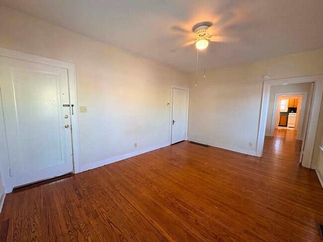 Foto del edificio - 310 Wendover Ave