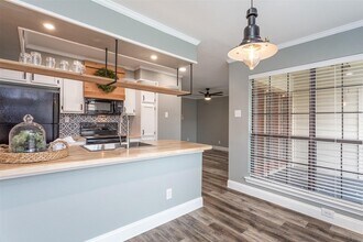 Building Photo - 16301 Ledgemont Ln