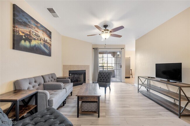 Foto del edificio - 2200 S Fort Apache Rd