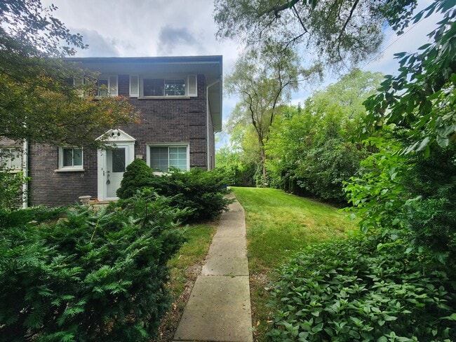 Building Photo - 400 Skokie Ct