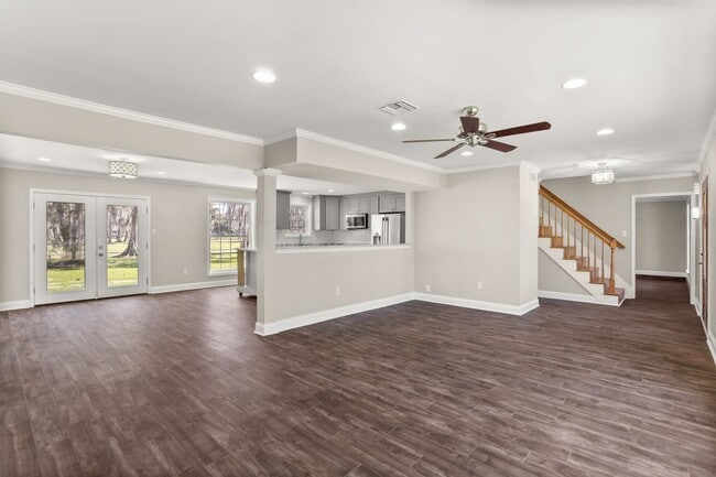 Building Photo - 421 Willowdale Blvd
