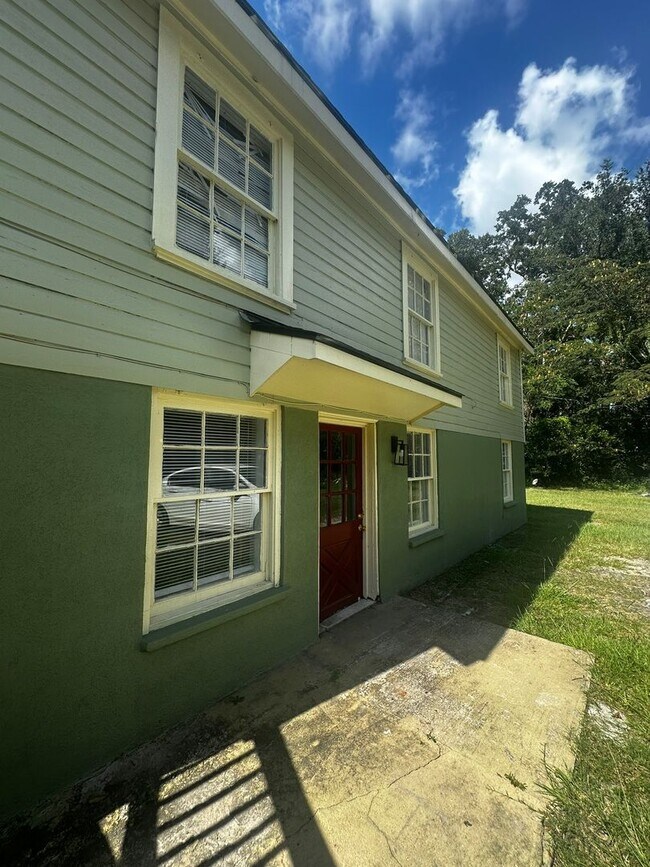 Foto del edificio - 2bedroom 1bath duplex