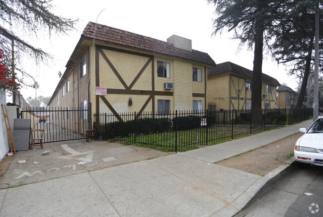 Building Photo - Langdon Villas