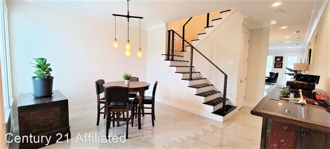 Foto del edificio - 4 br, 2.5 bath House - 4421 W. Richardson Ave