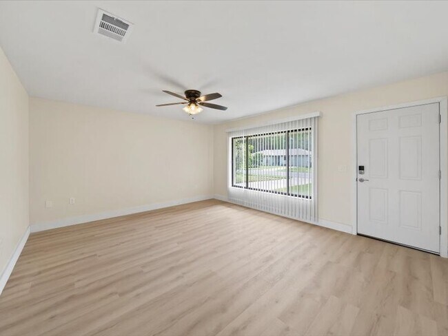 Foto del edificio - 1100 Hooper Ave NE
