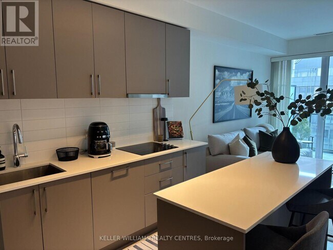 Photo du bâtiment - 576-12576 Front St W
