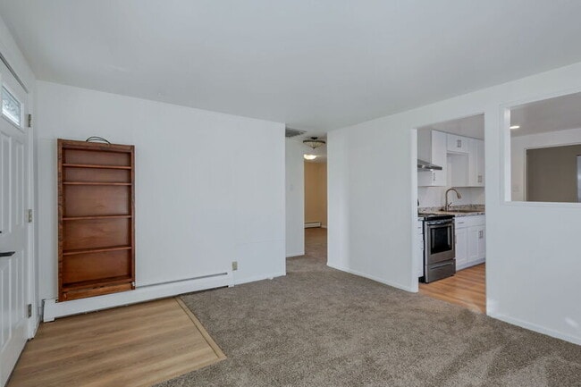 Building Photo - 6855 Reno Dr