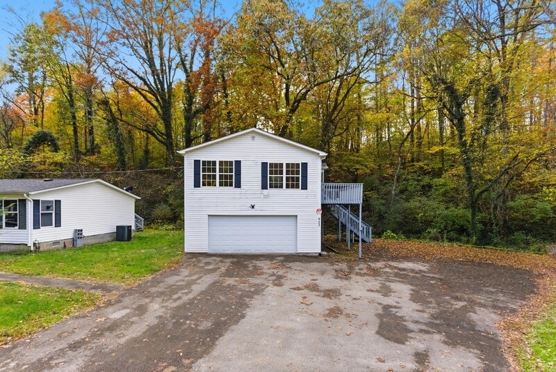 Photo - 923 McCubbins Road - 1