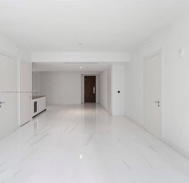 Building Photo - 300 Biscayne Blvd Way