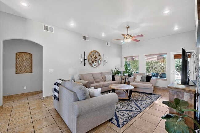 Building Photo - Beautiful 4-Bed Home With Two Living Areas in Family Friendly Neighborhood