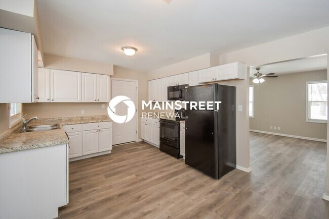 Foto del edificio - 4 Bedroom Pet-Friendly Home in INDIANAPOLIS, IN with Main Street Renewal