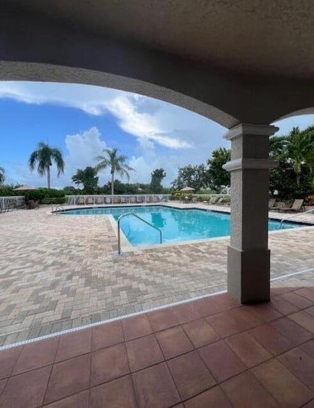 Foto del edificio - 138 SW Peacock Blvd