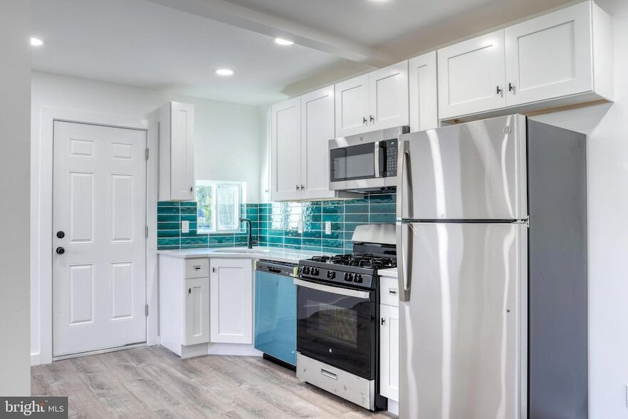Foto principal - 6366 Rogers Ave