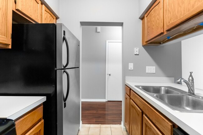 Building Photo - 7841 Darien Lake Dr