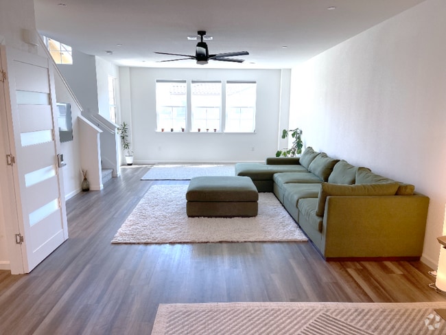 Building Photo - 2947 Nimes Ln