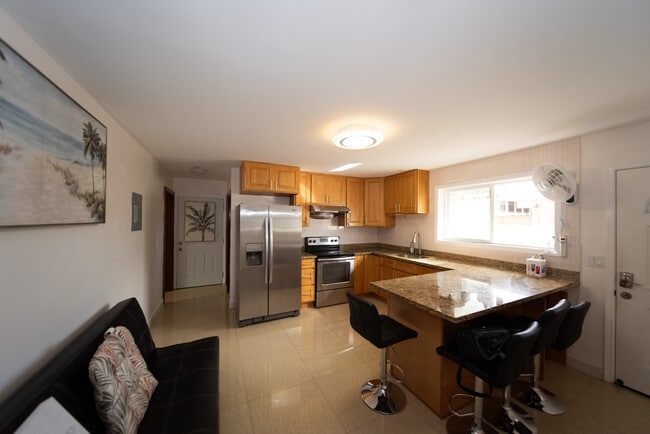 Building Photo - 617 7th Ave