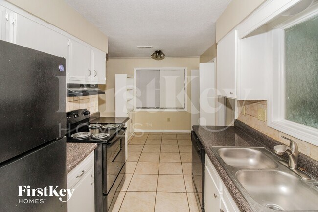 Foto del edificio - 6128 Lacewood Cove