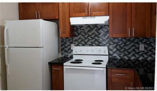 Foto del edificio - 9101 NW 1st St