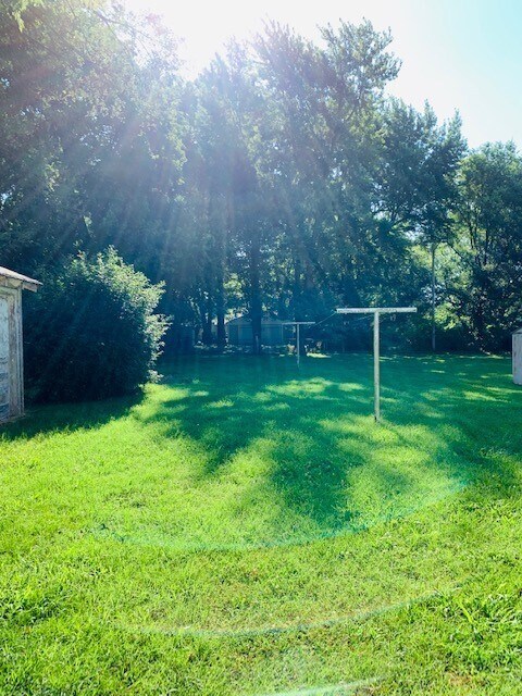 Foto del edificio - 2 BEDROOM 1 BATH HOUSE LARGE YARD AND GARAGE