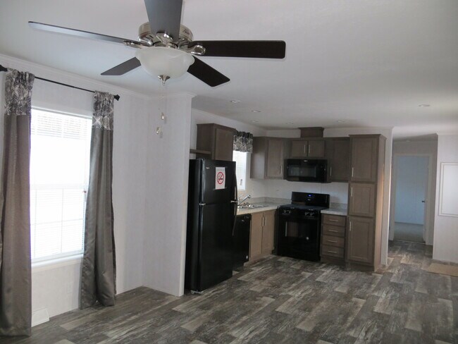 Building Photo - 9 Halfmoon Cir