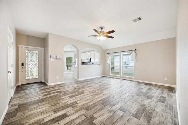 Building Photo - 4018 Raspberry Ct