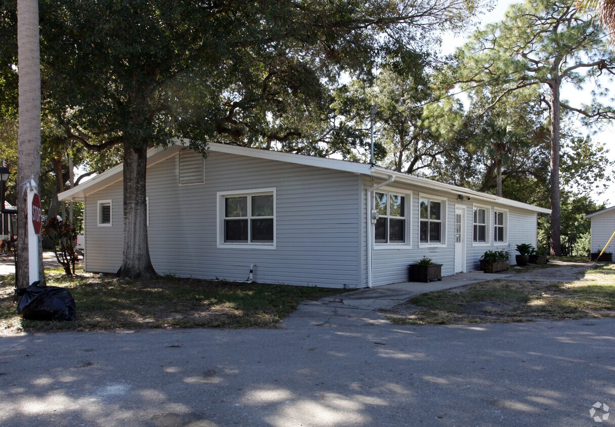 Primary Photo - 3078 Tamiami Trl E