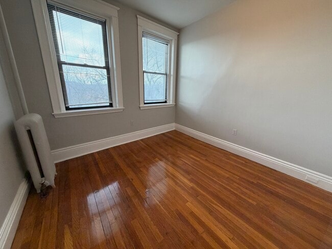 Building Photo - 376 Riverway