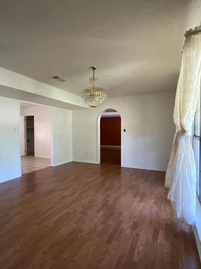 Building Photo - 416 Vernon St