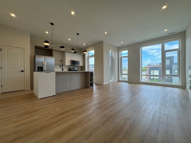 Foto del edificio - 4177 W Belmont Ave