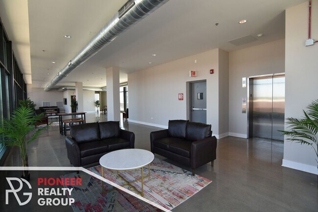 Building Photo - 3833 N Broadway