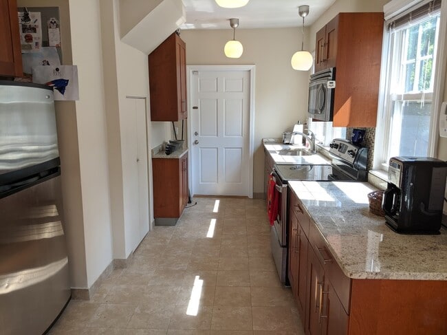 Building Photo - 7 Nottingham St